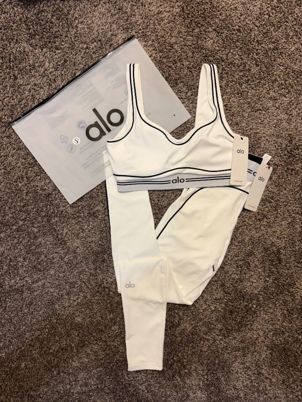 Brand new Alo set, Bag and tags included